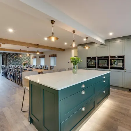 7 Bed In Oc-93325 *