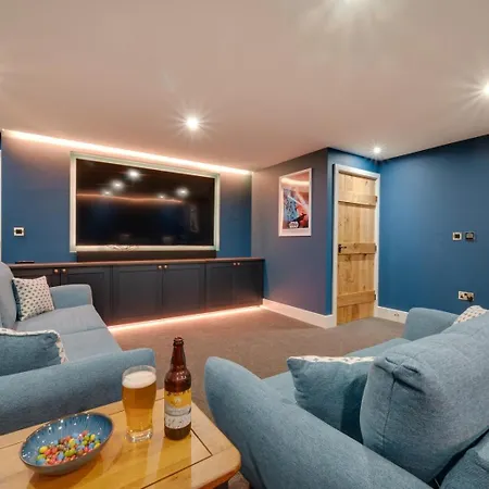 7 Bed In Oc-93325 Holiday home *