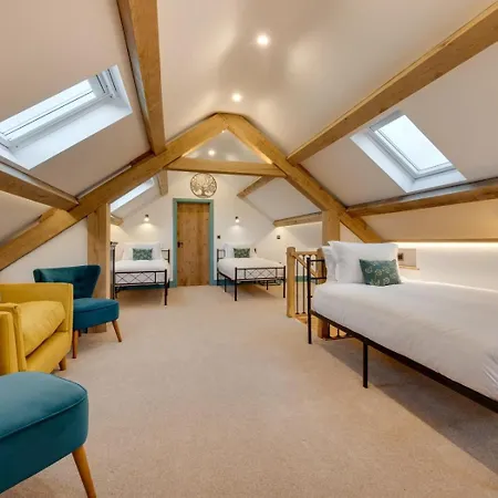 7 Bed In Oc-93325 Holiday home