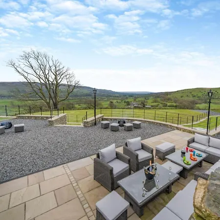 7 Bed In Oc-93325 Holiday home *