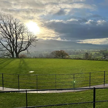 7 Bed In Oc-93325 * Sedbergh