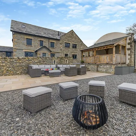 7 Bed In 93325