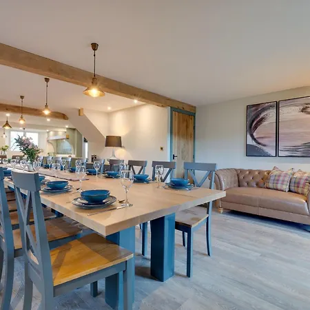 度假居 7 Bed In 93325