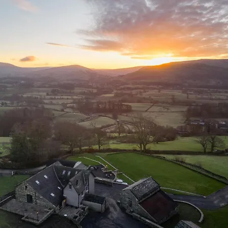 7 Bed In 93325 * Sedbergh