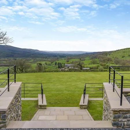 7 Bed In 93325 * Sedbergh