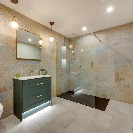 7 Bed In Oc-93325 Feriehus *